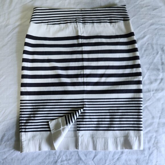 RW&CO Pencil Skirt Women's Size Medium White and Blue Stripes Back Slit - Picture 3 of 5